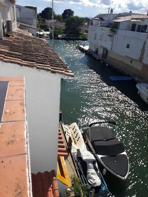 度假居 House On A Canal With A Mooring Of 7,5 M 艾姆布里亚布拉瓦