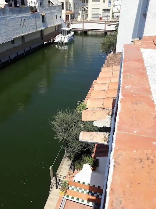 度假居 House On A Canal With A Mooring Of 7,5 M 艾姆布里亚布拉瓦